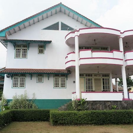 Villa Tiandiva Cisarua Buitenkant foto