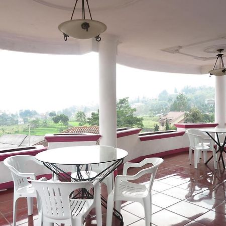 Villa Tiandiva Cisarua Buitenkant foto