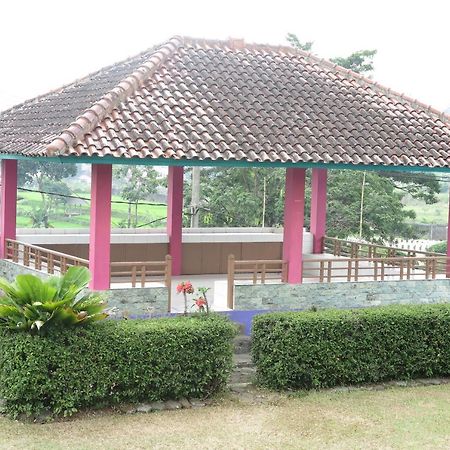 Villa Tiandiva Cisarua Buitenkant foto