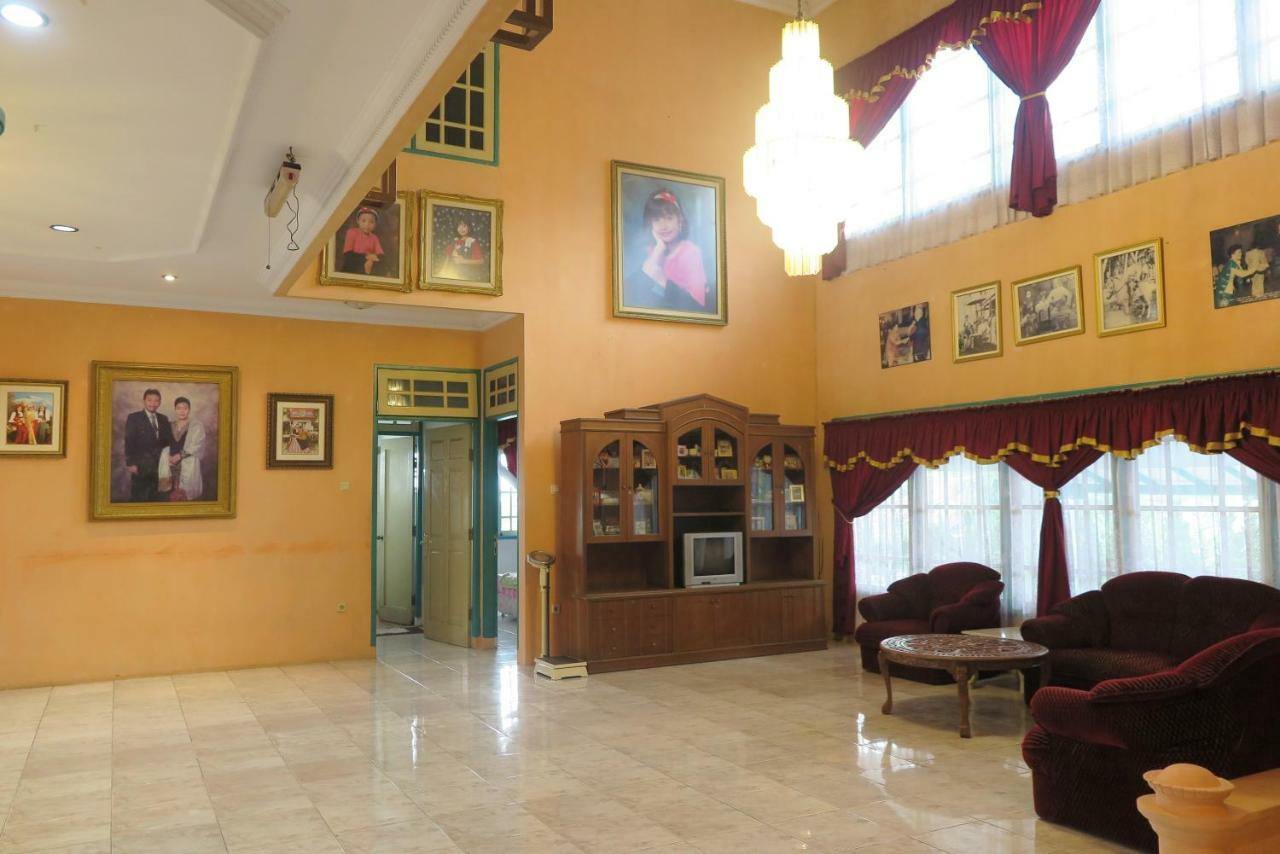Villa Tiandiva Cisarua Buitenkant foto