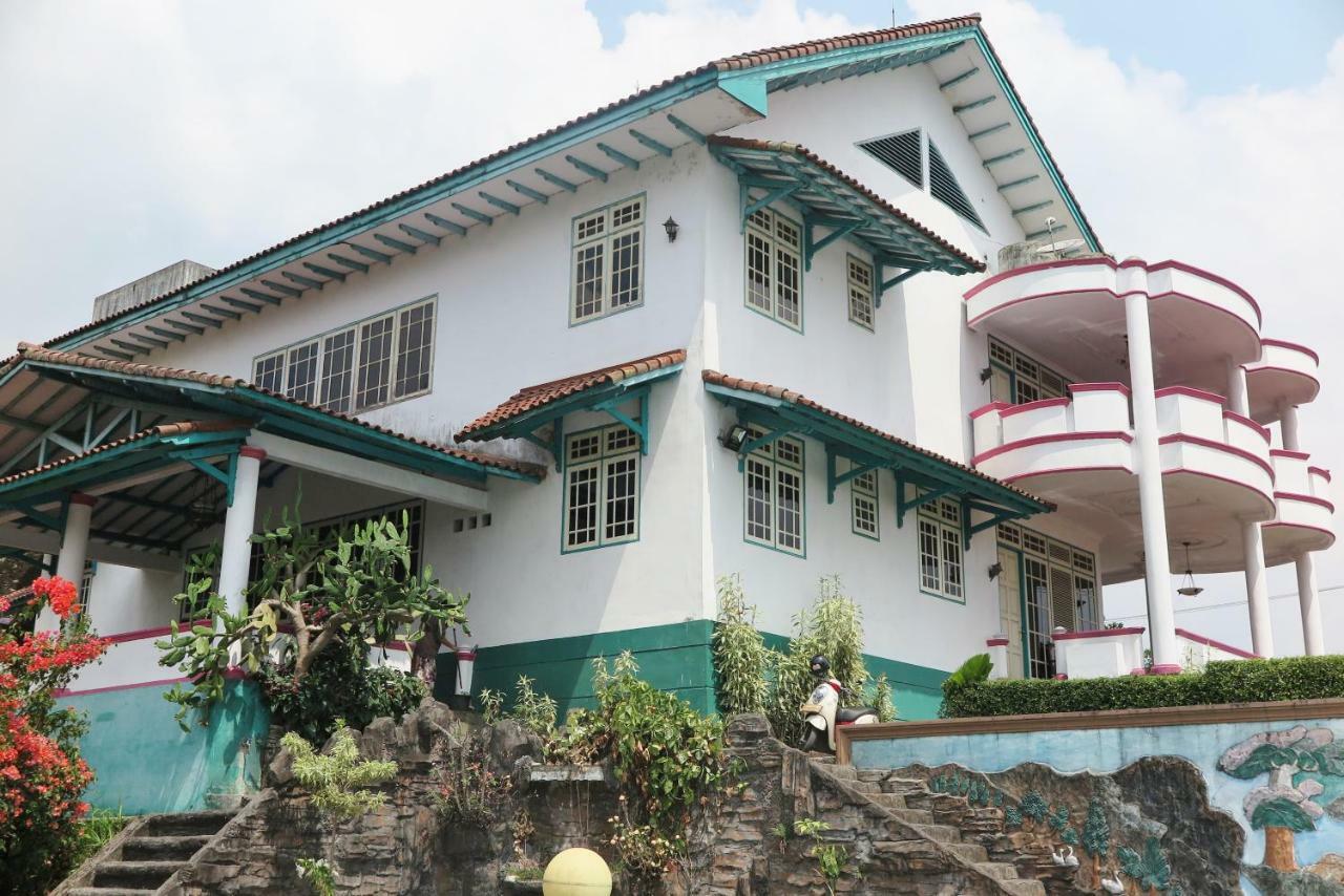 Villa Tiandiva Cisarua Buitenkant foto