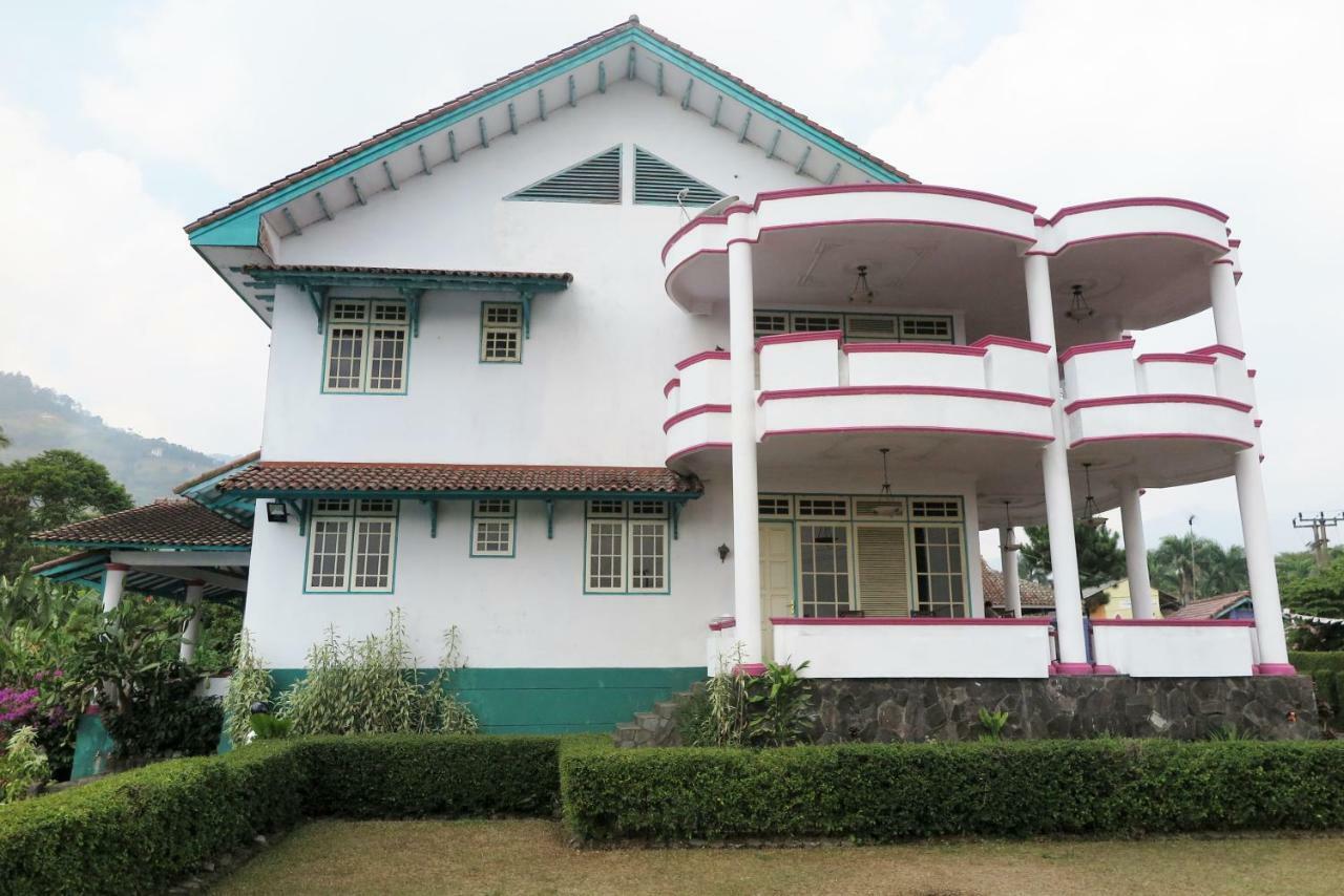 Villa Tiandiva Cisarua Buitenkant foto