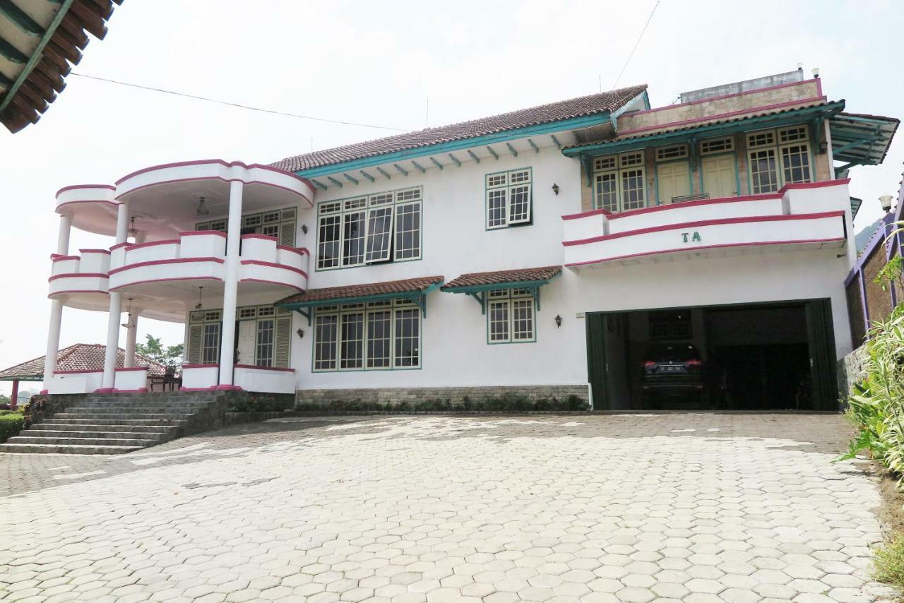 Villa Tiandiva Cisarua Buitenkant foto