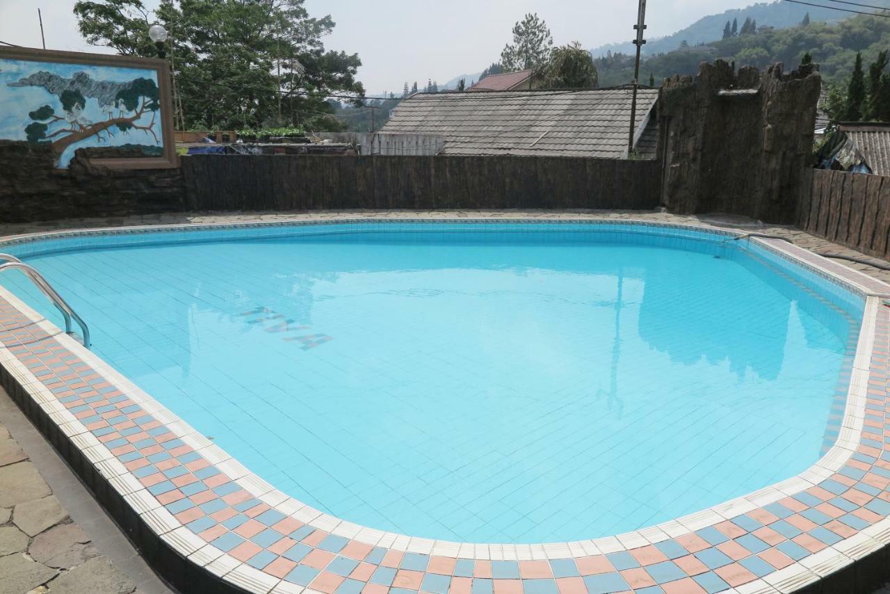 Villa Tiandiva Cisarua Buitenkant foto