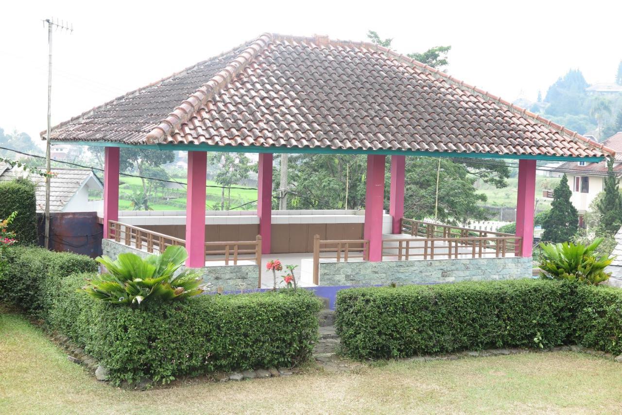 Villa Tiandiva Cisarua Buitenkant foto